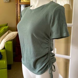 Short sleeve shirt with adjustable side rutching